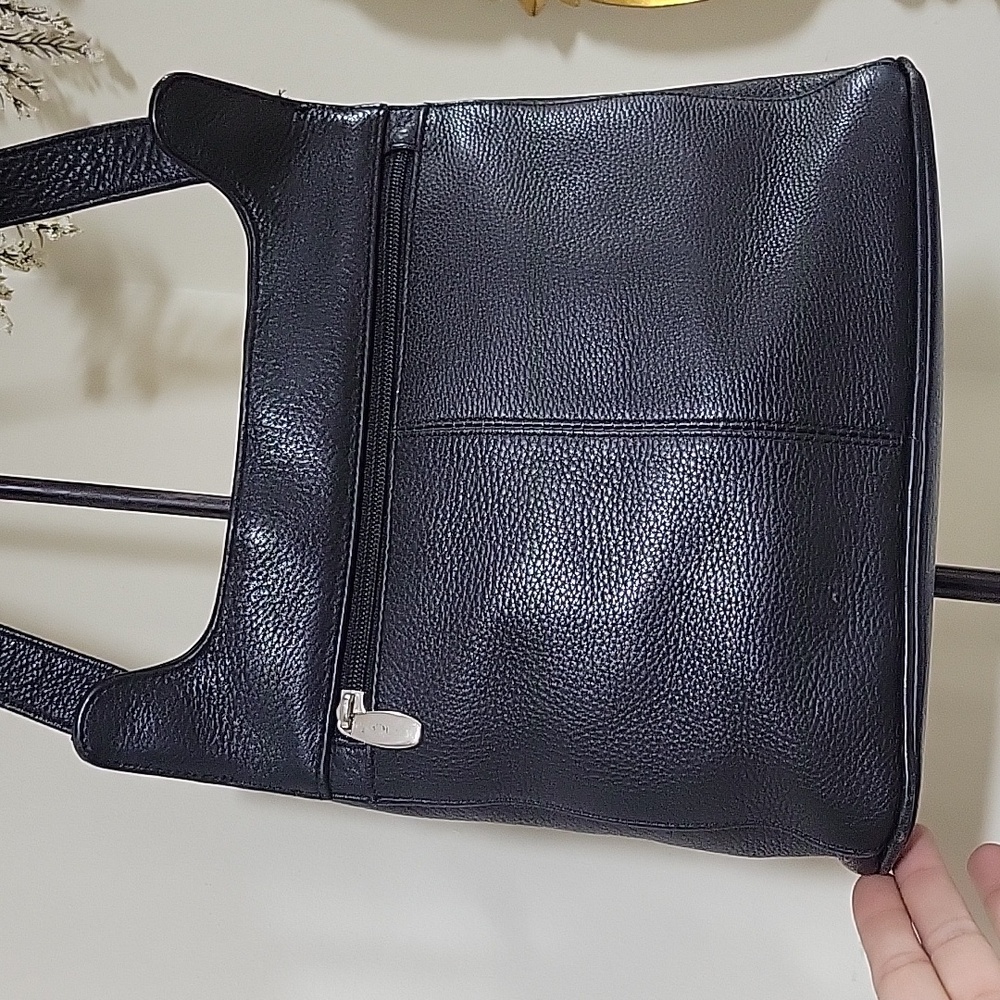 ROLFS Soft black leather shoulder bag Dimensions 10 in X 10 in X 3.5 in - Picture 9 of 16
